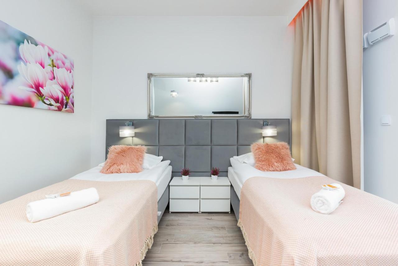 Apartments With Parking Warsaw Business Center By Noclegi Renters Bagian luar foto